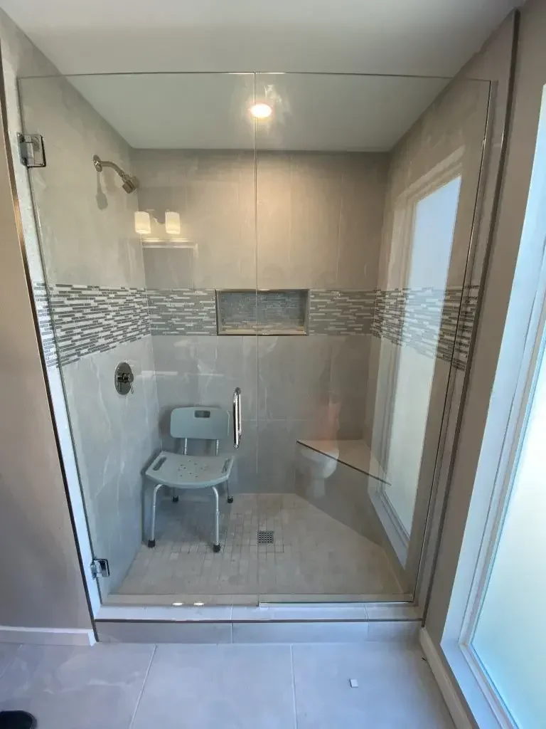 Large Shower Openings in Bee Cave, TX: When Fixed Panels and Support Bars Make Sense