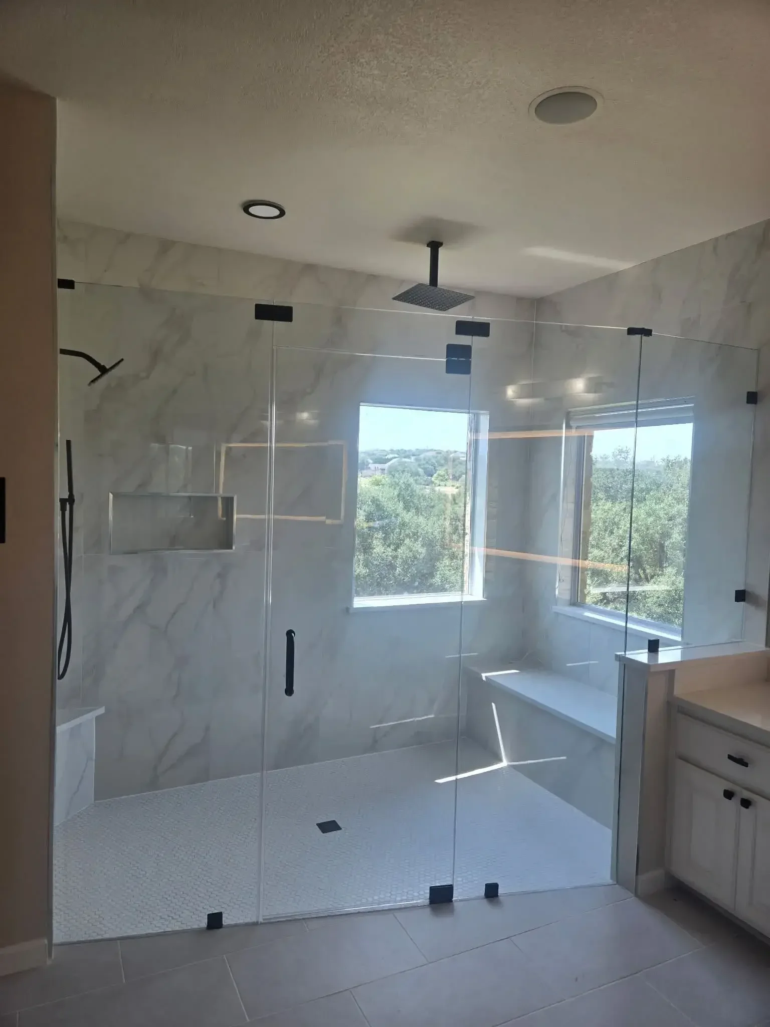 Large Walk-In Showers in Bee Cave, TX: When You Need More Than One Panel