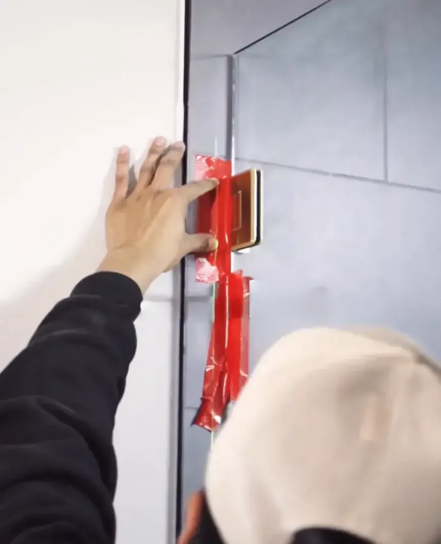 Minimal Hardware in Austin, TX: How Much Support Does the Glass Really Need?