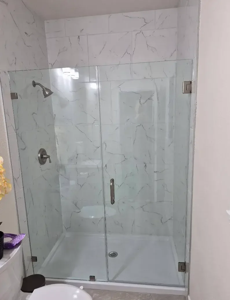 Small Bathrooms in Austin, TX: Sliding, Pivot, or Bi-Fold?